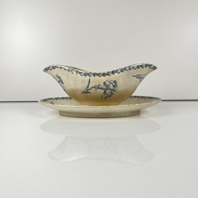 Carnation pattern gravy boat, KG Lunéville, ironstone, 19th century Blue carnation motif Dimensions: 26.5 x 15 cm Height:...