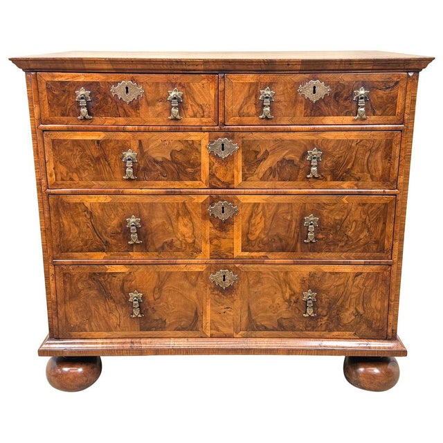 Antique Queen Anne Chest of Drawers in Walnut, 1705 For Sale - Image 12 of 14