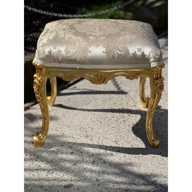 French 1980s Louis XV Style Gold Leaf Bench Stool Ottoman Real Solid For Sale - Image 3 of 6