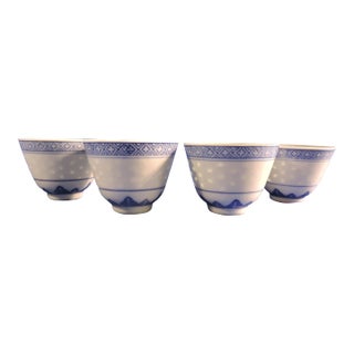 Mid 20th Century Jingdezhen Chinese Blue & White Porcelain Rice Grain Sake Cups- Set of 4 For Sale