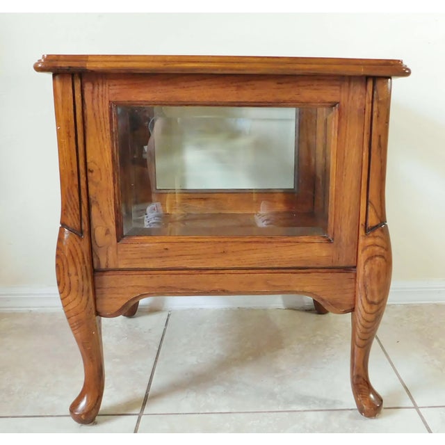 Wood Vintage Queen Anne Solid Oak Wood & Beveled Glass Display Side/End Accent Table For Sale - Image 7 of 12