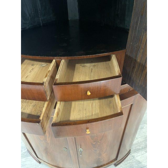 Antigue Biedermeier Corner Cabinet in Walnut Veneer, 1860s For Sale - Image 11 of 18