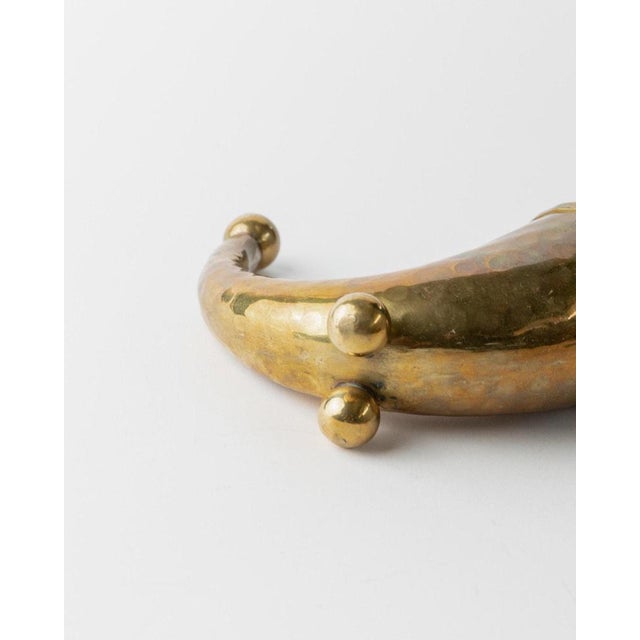 Gold Vintage Brass Horn Vase in Hand-Carved Brass, 1930s For Sale - Image 8 of 11