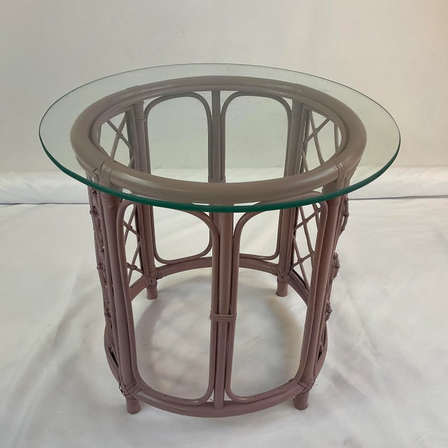 Mid-Century Modern Vintage Boho Chic Coastal Bentwood and Wicker Side Table in Mauve For Sale - Image 3 of 6