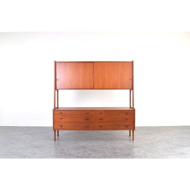 The RY-20 model credenza was designed in the 1950s by Hans Wegner and manufactured by the Ry Møbler Denmark. The furniture...