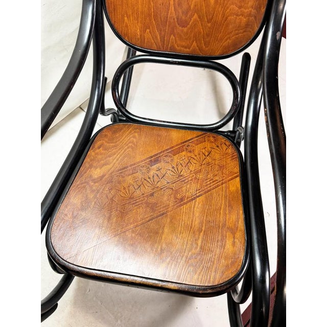 In beautiful original condition, solid and sturdy. Perfectly cleaned and French-polished with shellac.