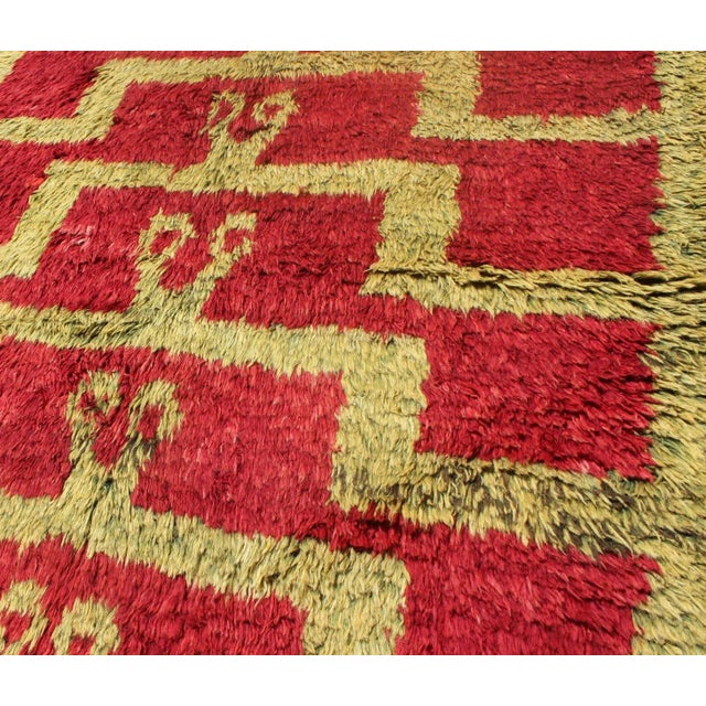 Vintage Mid-Century Tulu Vintage Rug With Tribal Pattern in Red and Green Gold For Sale - Image 4 of 13