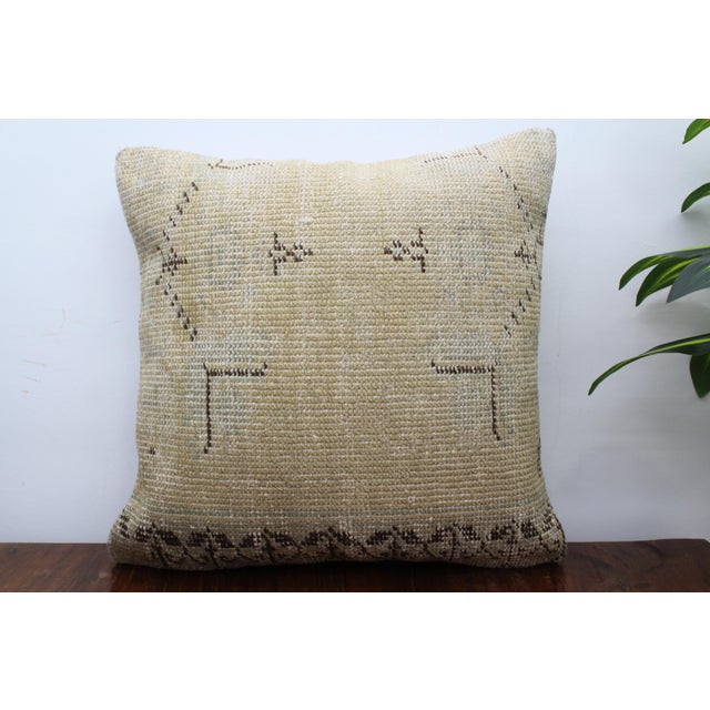 This Turkish pillow cover is made from the highest quality vintage rug in 100% wool on the front. The back is covered in...