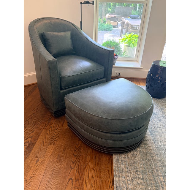 BRAND NEW Vanguard Syms Leather Swivel Chair and Ottoman You could spend the whole summer in this chair! Incredibly...