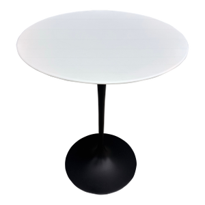 Knoll Quartz Top Round Table