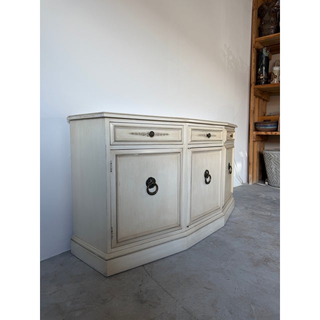 Neoclassical Vintage Hickory Manufacturing Co. Neoclassical Style Bow Front Sideboard For Sale - Image 3 of 16
