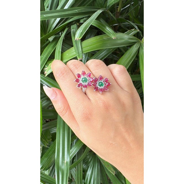 Set in 18k White Gold, Emerald Cabochon, Carved Ruby & Diamonds Toi Et Moi Ring, Us Size 7 For Sale - Image 9 of 11