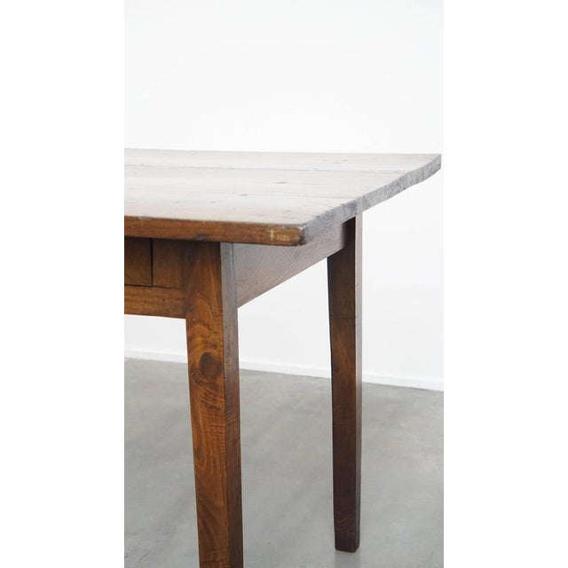 Antique English Dining Table in Walnut with 3 Drawers, Early 19th Century For Sale - Image 15 of 17