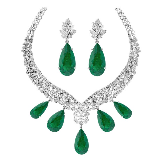 Gia Certified 145ct No Enhacement Emerald & 45 Ct Diamond Necklace Suite For Sale