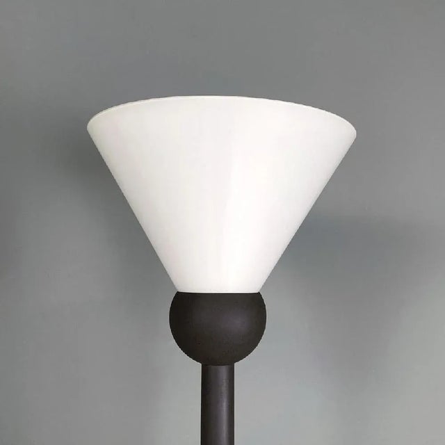 Modern Italian White Glass and Metal Floor Lamp attributed to Roberto Freno for Veart, 1980s For Sale - Image 3 of 12