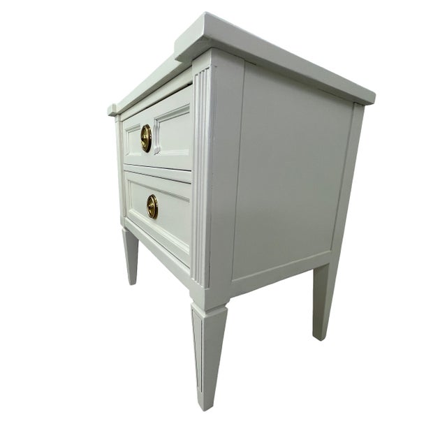 Wood Pair of American of Martinsville Transitional Nightstands in Off-White Lacquer With Brass Hardware, C. 1970s For Sale - Image 7 of 12