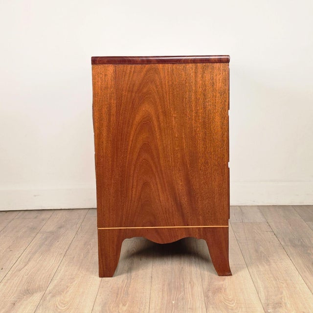 Traditional George III Mahogany Chest of Drawers, England Circa 1800 For Sale - Image 3 of 12