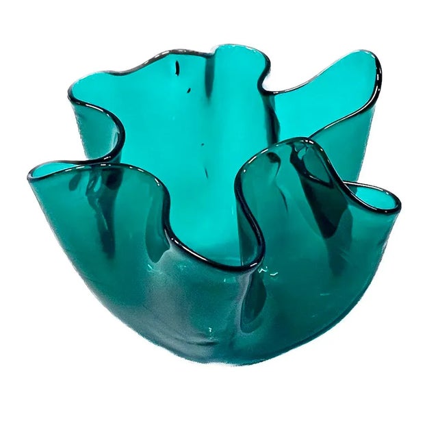 Vintage Venini green Murano/Venetian glass handkerchief dish. Marked "Venini, Murano, Italia" on the underside.