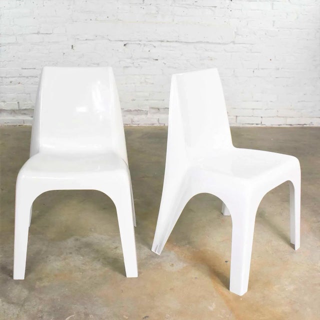 Vintage Modern White Molded Plastic Chairs Style of Kartell 4850 by Castiglioni Et Al - a Pair For Sale - Image 13 of 13