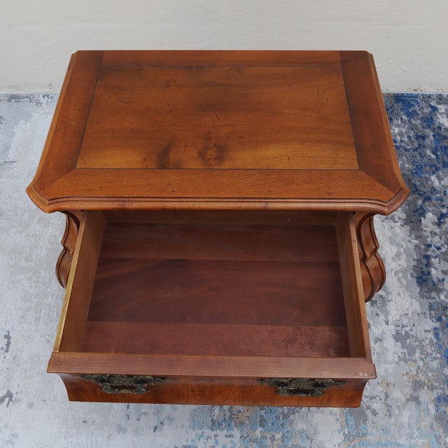Brown Vintage Henredon French Louis XV Style Two Drawer Bombe Chest Nightstand or Side Table For Sale - Image 8 of 10