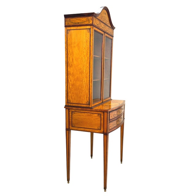 19th Century Satinwood Display Cabinet attributed to Edwards & Roberts, 1890 For Sale - Image 3 of 18