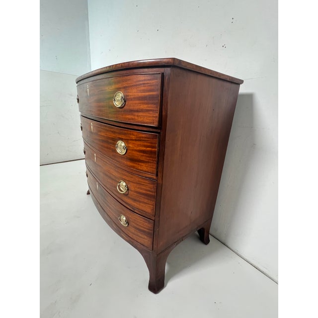 C. 1820 Antique Federal Era Bow Front Chest of Drawers For Sale In Boston - Image 6 of 11