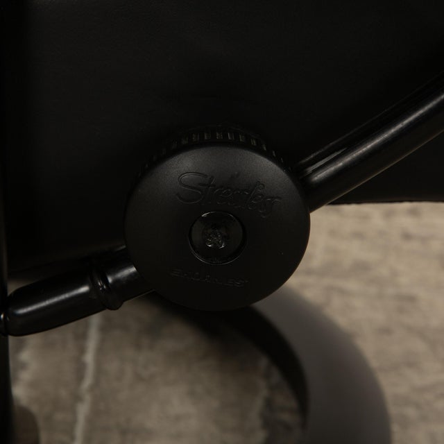 Animal Skin Wing Lounge Chair with Stool in Leather from Stressless, Set of 2 For Sale - Image 7 of 11