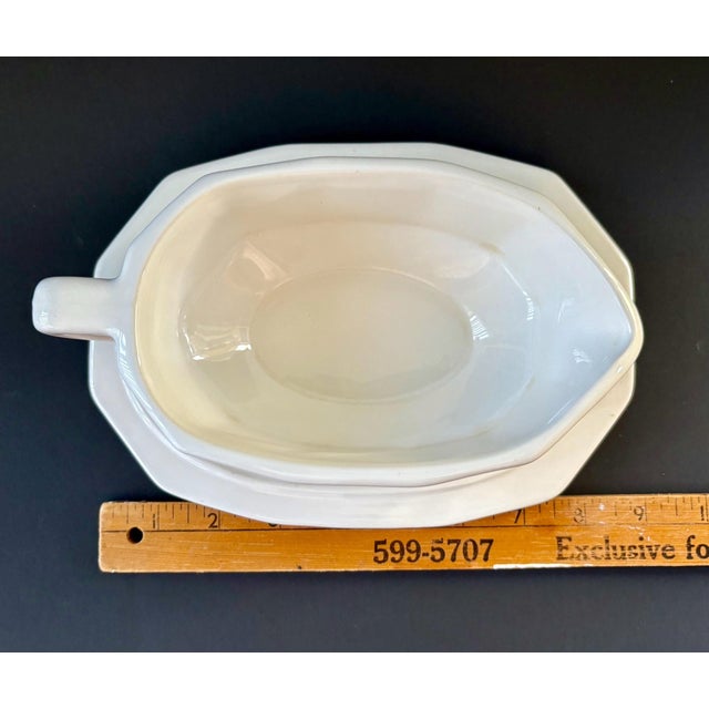 Antique White Vintage Pfaltzgraff Gravy Boat & Underplate – Heritage White Stoneware – Midcentury Tableware – 1963 For Sale - Image 8 of 9