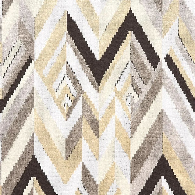 Contemporary Schumacher Taylor Velvet Fabric in Pebble For Sale - Image 3 of 4