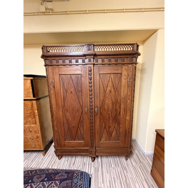 18th Century Louis XVI Cabinet with Inlaid and Carvings, 1740 For Sale - Image 5 of 5