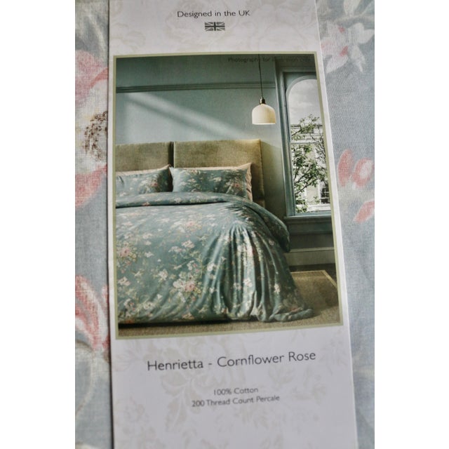 English Cabbages & Roses London Duvet 3 Pce King Set in Henrietta Pattern in Cornflower Blue For Sale - Image 3 of 3