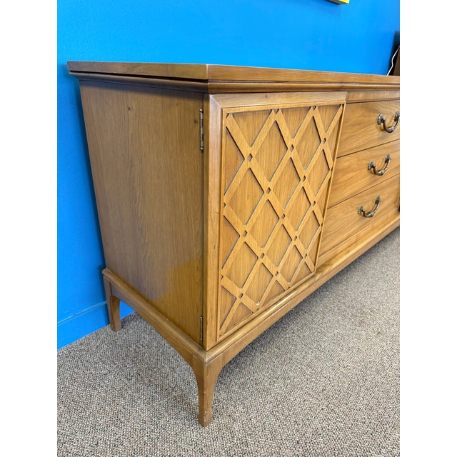 United Furniture Corporation Mid Century Modern Walnut 9 Drawer by United Furniture Company For Sale - Image 4 of 11
