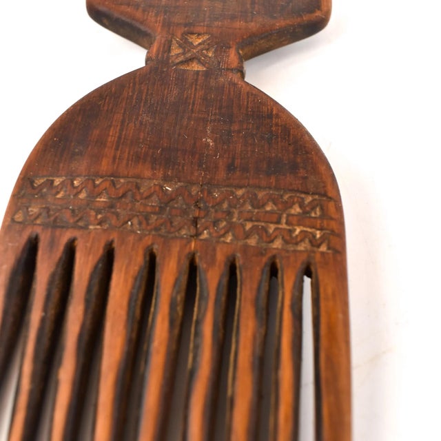 Early 20th Century Early 20th Century Nyamwezi Mwana Hiti Figural Comb Tanzania For Sale - Image 5 of 7