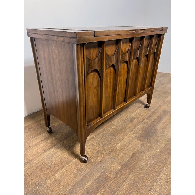 Kent Coffey Mid-Century Modern Bar / Drinks Serving Cart With Expandable Top For Sale In Boston - Image 6 of 12