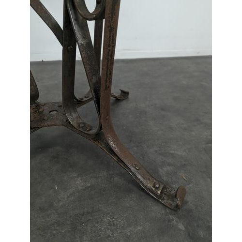 Round Dining Table in Wrought Iron and Glass For Sale - Image 6 of 8