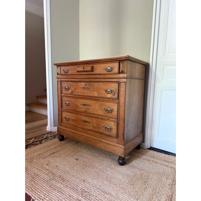 Louis Philippe Commode in Walnut and White-Grey Marble, 19th Century For Sale - Image 9 of 18