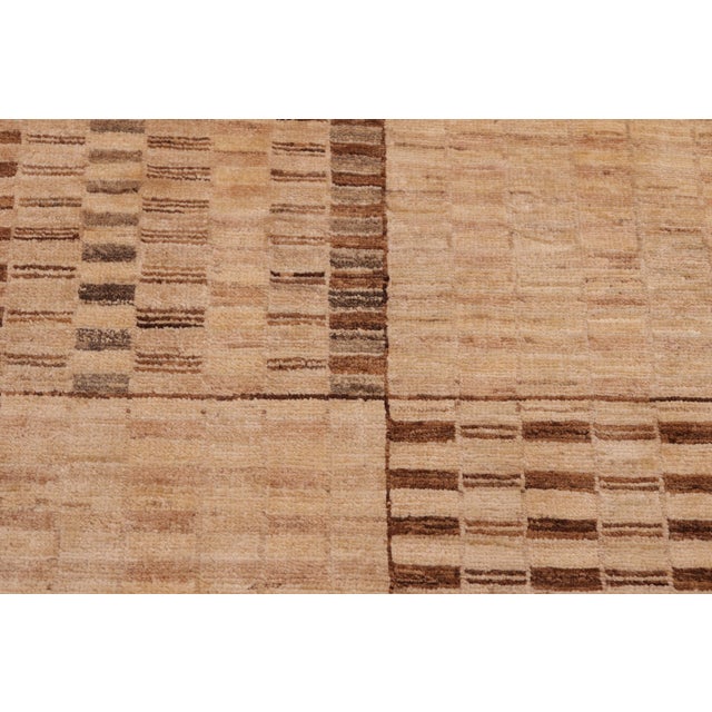 1990s Shabby Chic Gabbeh Beige/Tan Wool Rug - 6'0'' X 8'9'' For Sale - Image 5 of 10