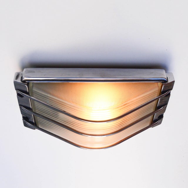 Silver Wall Lamp in Polished Aluminum and Frosted Ribbed Glass, 1970s For Sale - Image 8 of 9