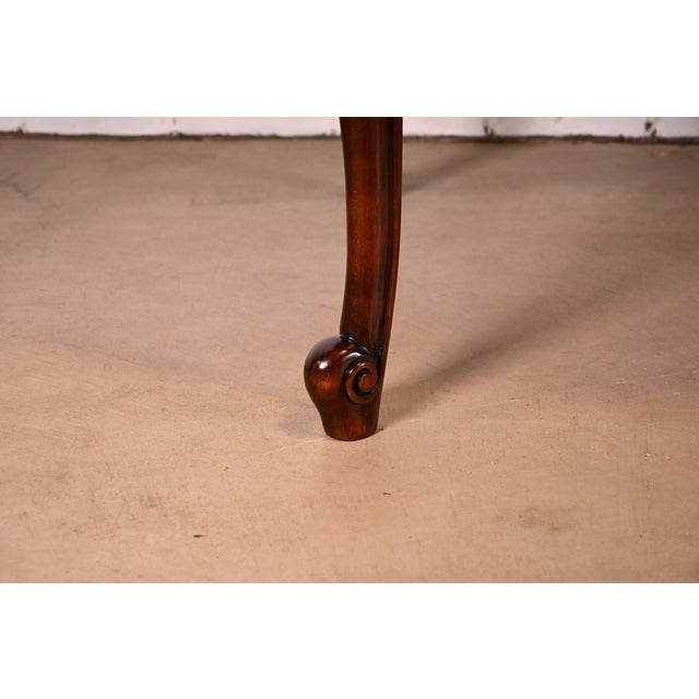 Baker Furniture Style French Provincial Louis XV Carved Cherry Wood Extension Dining Table | Newly Refinished For Sale - Image 14 of 17