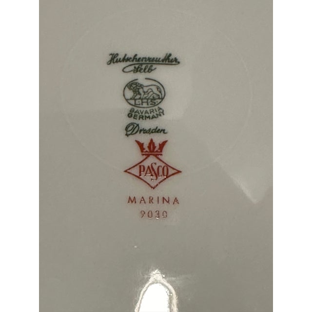 Traditional 1960s Hutschenreuther Dresden Marina China Service for Eight- 42 Pieces For Sale - Image 3 of 9