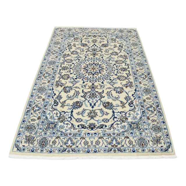 Vintage Middle Eastern Rug in Wool For Sale