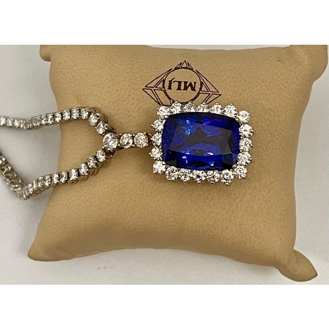 21 Carat Cushion-Cut AAA Tanzanite & 9.5 Ct Diamonds, Pendant Necklace Estate For Sale - Image 10 of 18