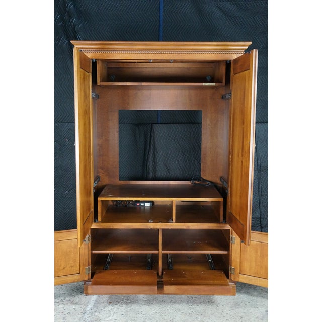 Wood Late 20th Century Ethan Allen Country Crossing Maple Tv Media Entertainment Cabinet 17-9700 For Sale - Image 7 of 18