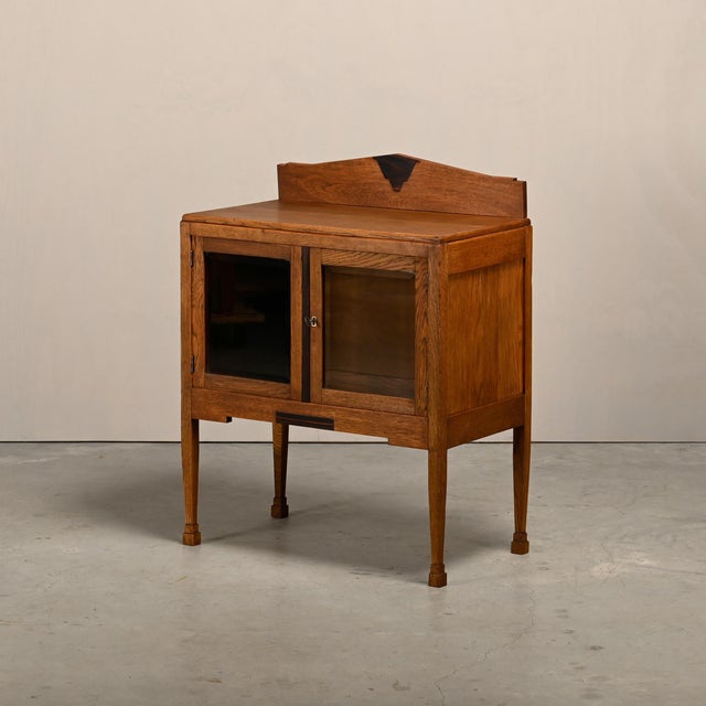 1930s Art Deco Amsterdam School Display Cabinet in Oak, Netherlands, 1930 For Sale - Image 5 of 18