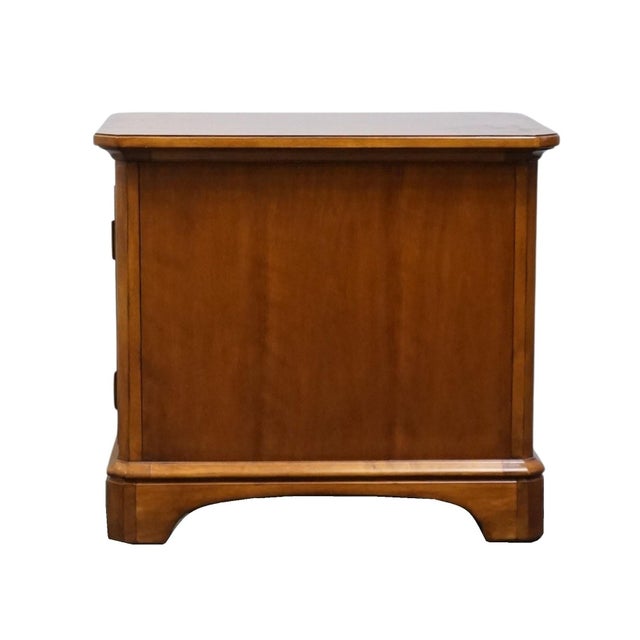Thomasville Furniture Cinnamon Hill Collection Cherry Contemporary Traditional 20" Accent Storage End Table 42731-320 For Sale - Image 9 of 11