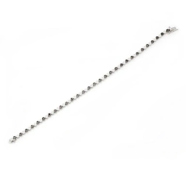 Art Deco 2.16 Ct Round Cut Black & White Diamond Tennis Bracelet in 18k Gold For Sale - Image 3 of 10