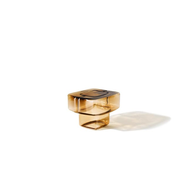 Linde freya tangelder fluid joinery glass side table by cassina focused on transparency linde freya tangelder’s...