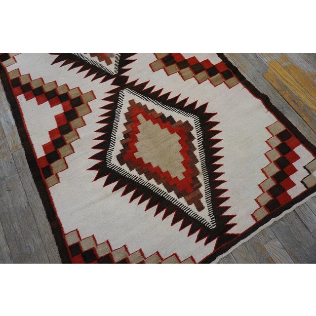1930s 1930s White Zig Zag Antique American Native Navajo Carpet 3'4" X 5'2" Handwoven Wool Rug For Sale - Image 5 of 9