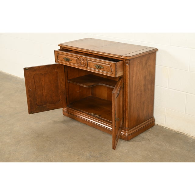 Brown Henredon French Provincial Louis XV Carved Walnut Flip Top Buffet Server or Bar Cabinet, Circa 1970s For Sale - Image 8 of 17