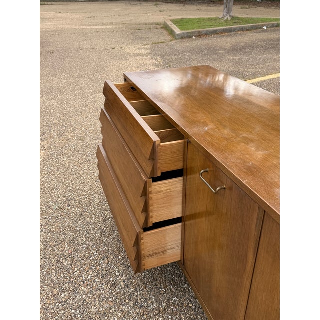 1960s American of Martinsville “Dani” Credenza For Sale - Image 6 of 9